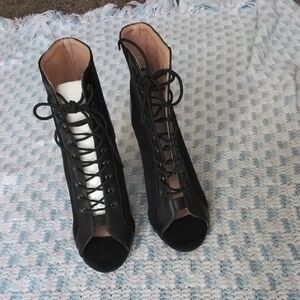 Chic Black Lace-Up Women's Boots